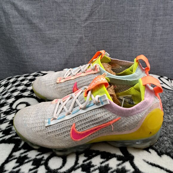 Size 10 Nike Air VaporMax 2021 FK Women DH4088-002 Grey Volt Neon Crimson Sneake - Picture 1 of 12